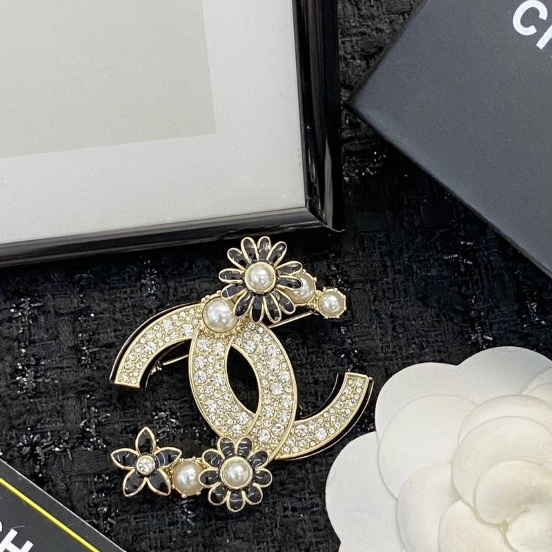 EyeCatching Chanel Brooches 230851
