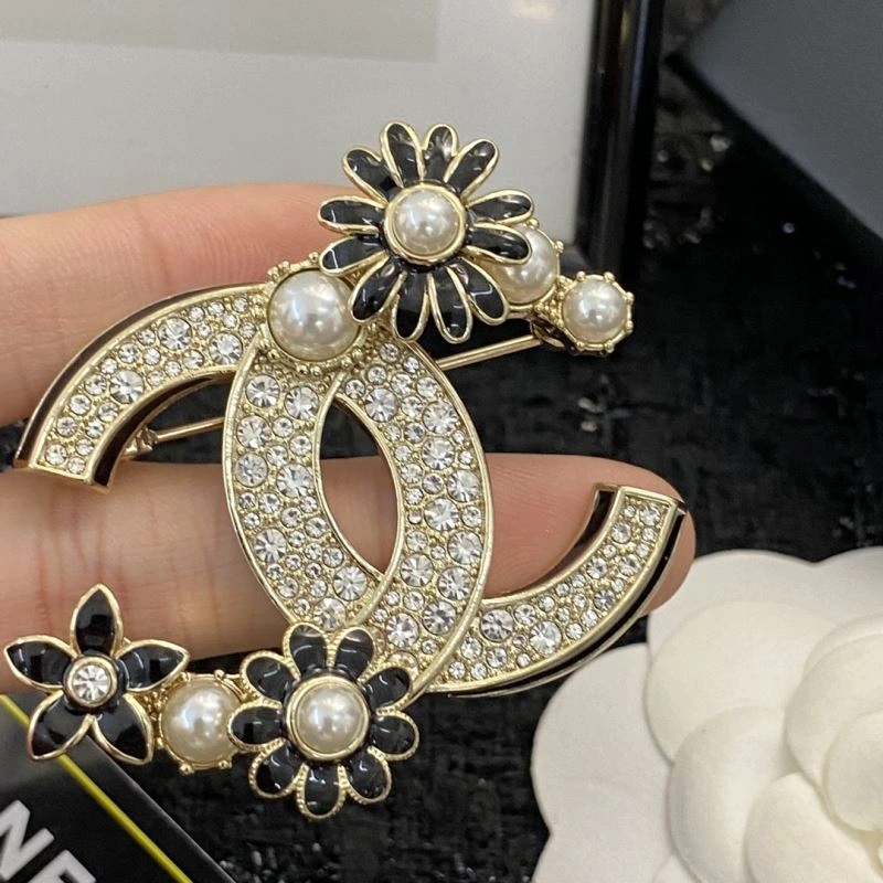 EyeCatching Chanel Brooches 230851