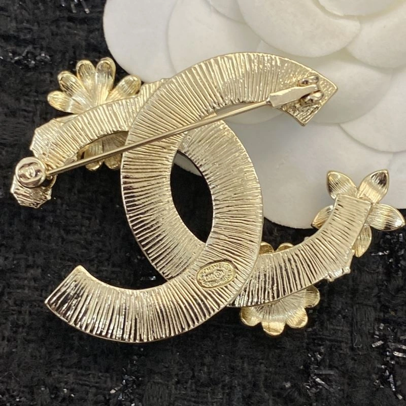 EyeCatching Chanel Brooches 230851