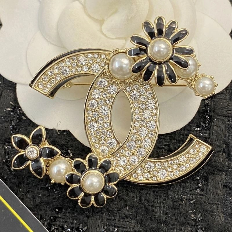 EyeCatching Chanel Brooches 230851