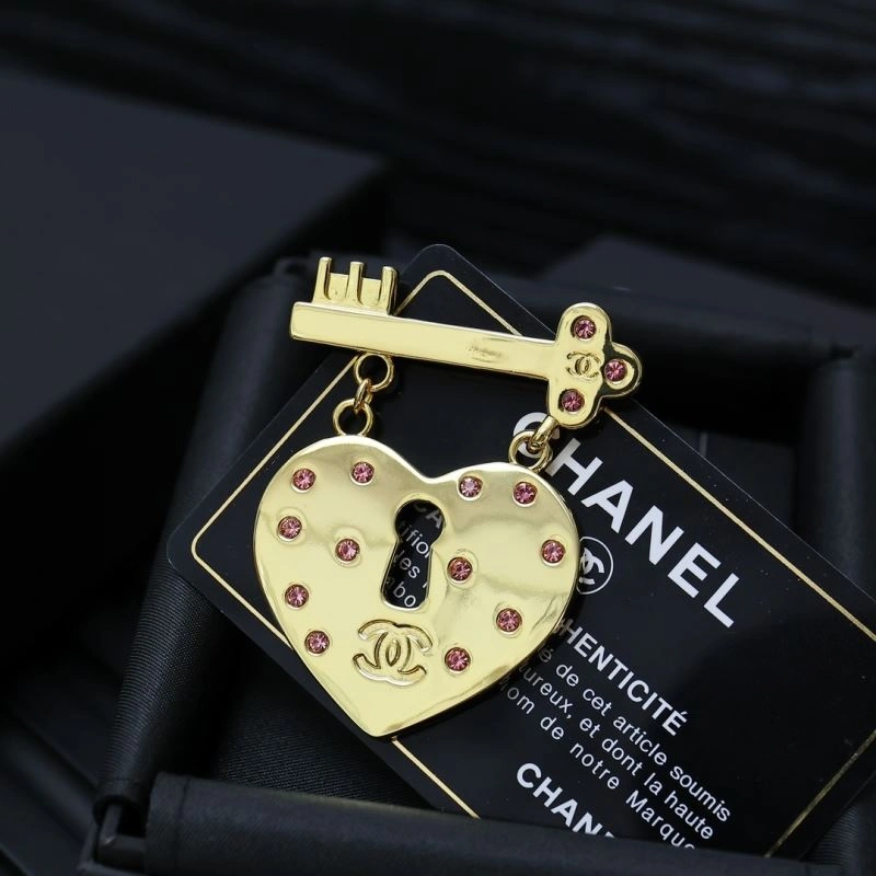 Lightweight Chanel Brooches 230803
