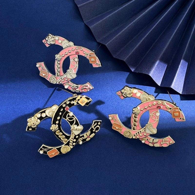 UrbanChic Chanel Brooches 230812