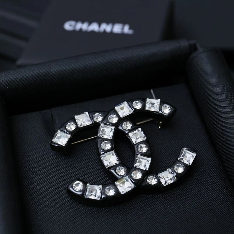 Compact Chanel Brooches 230820