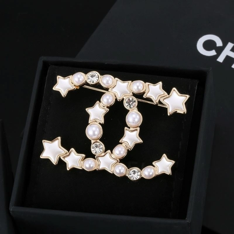Snug Chanel Brooches 230829