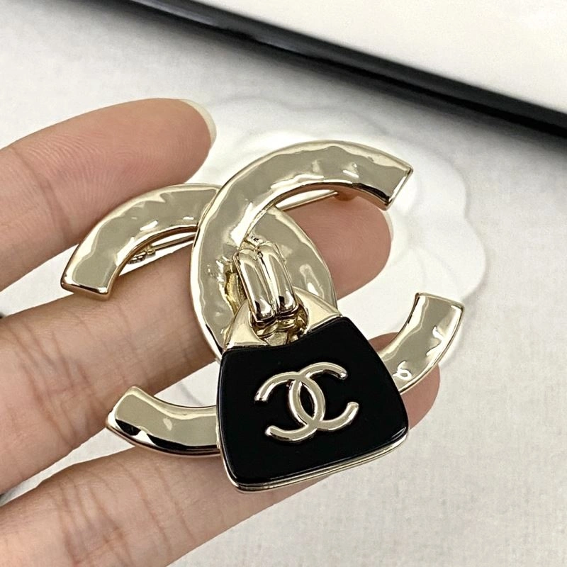 MoistureWicking Chanel Brooches 230849