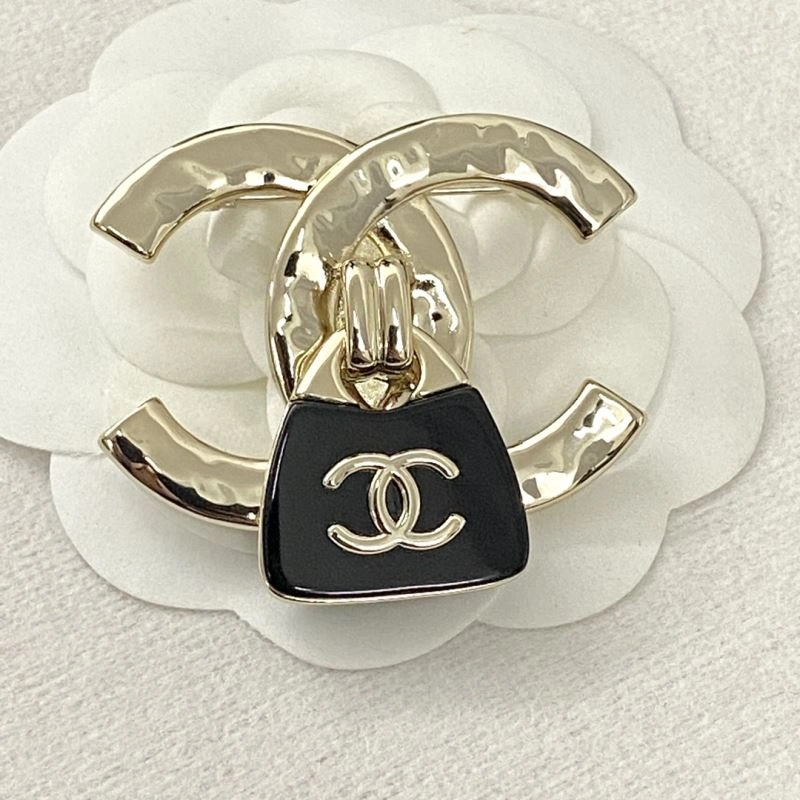 MoistureWicking Chanel Brooches 230849