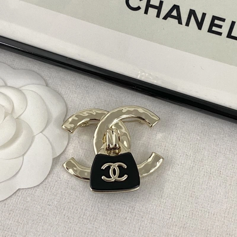 MoistureWicking Chanel Brooches 230849