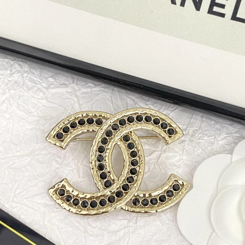 QuickDry Chanel Brooches 230784