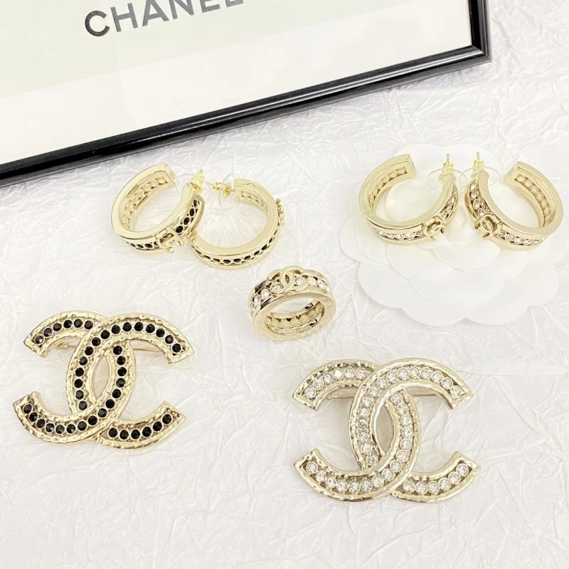 QuickDry Chanel Brooches 230784
