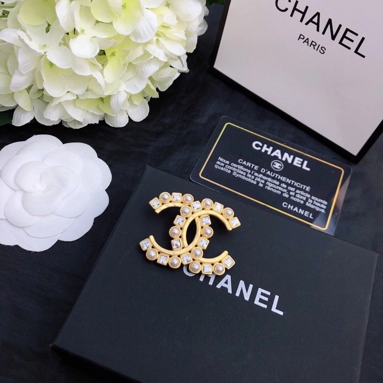 Compact Chanel Brooches 230828