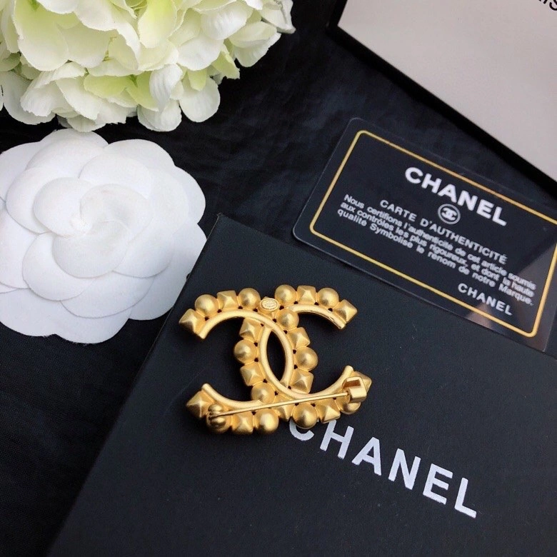 Compact Chanel Brooches 230828