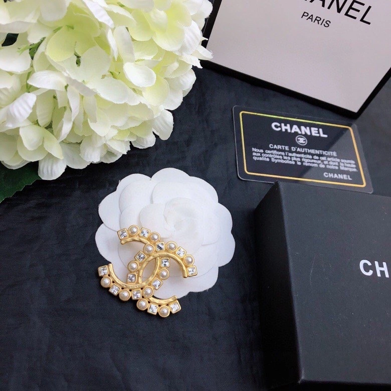 Compact Chanel Brooches 230828