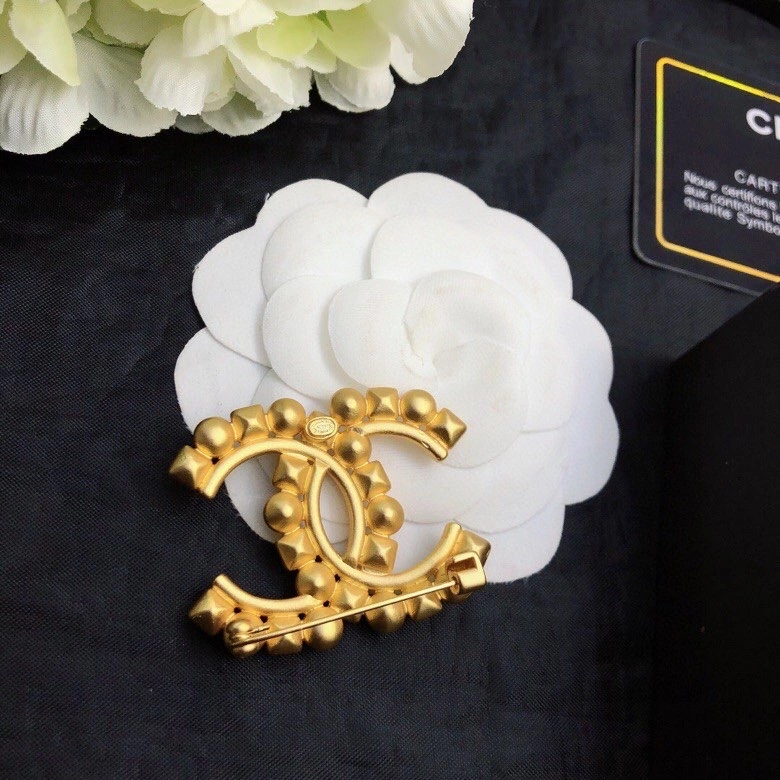 Compact Chanel Brooches 230828