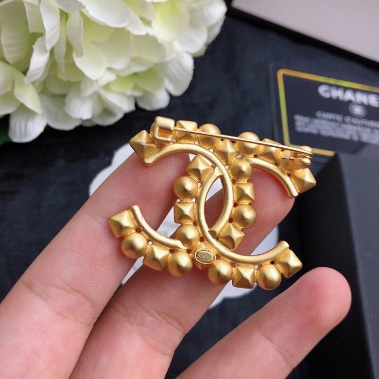 Compact Chanel Brooches 230828