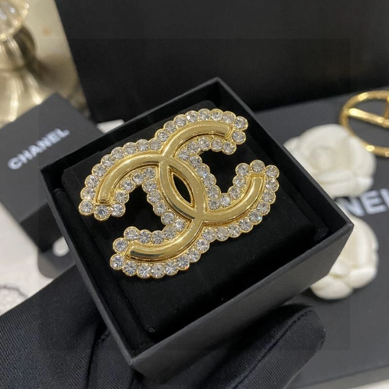 Breathable Chanel Brooches 230777