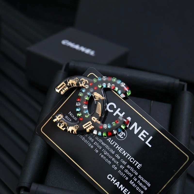 Breathable Chanel Brooches 230774