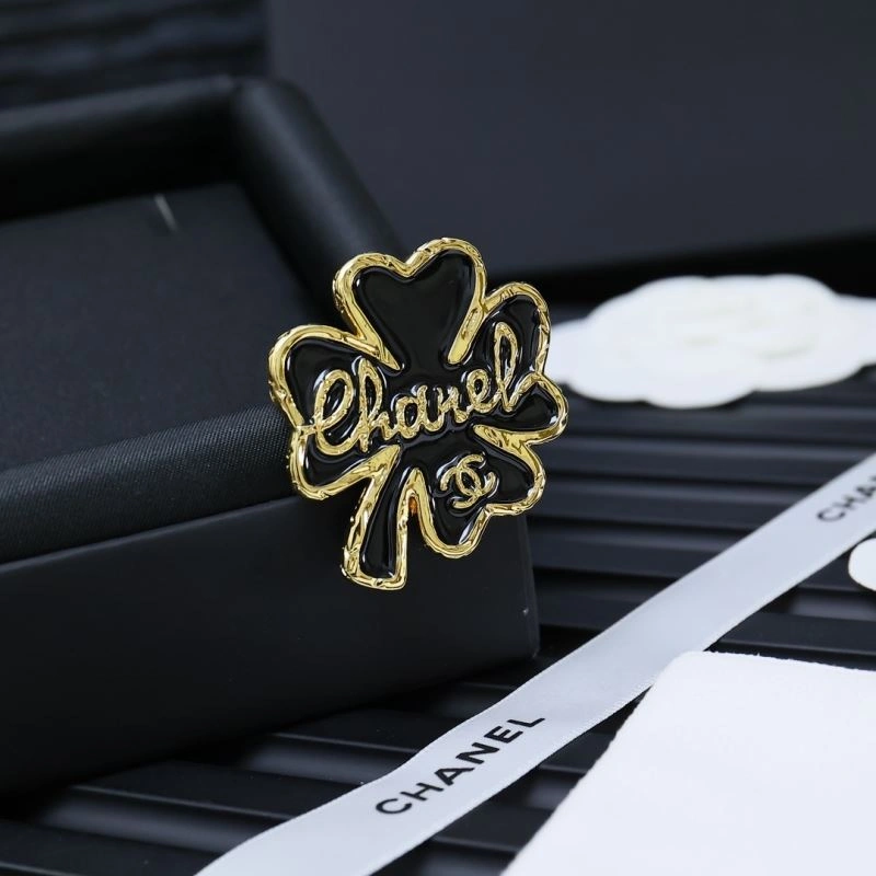 Bright Chanel Brooches 230749