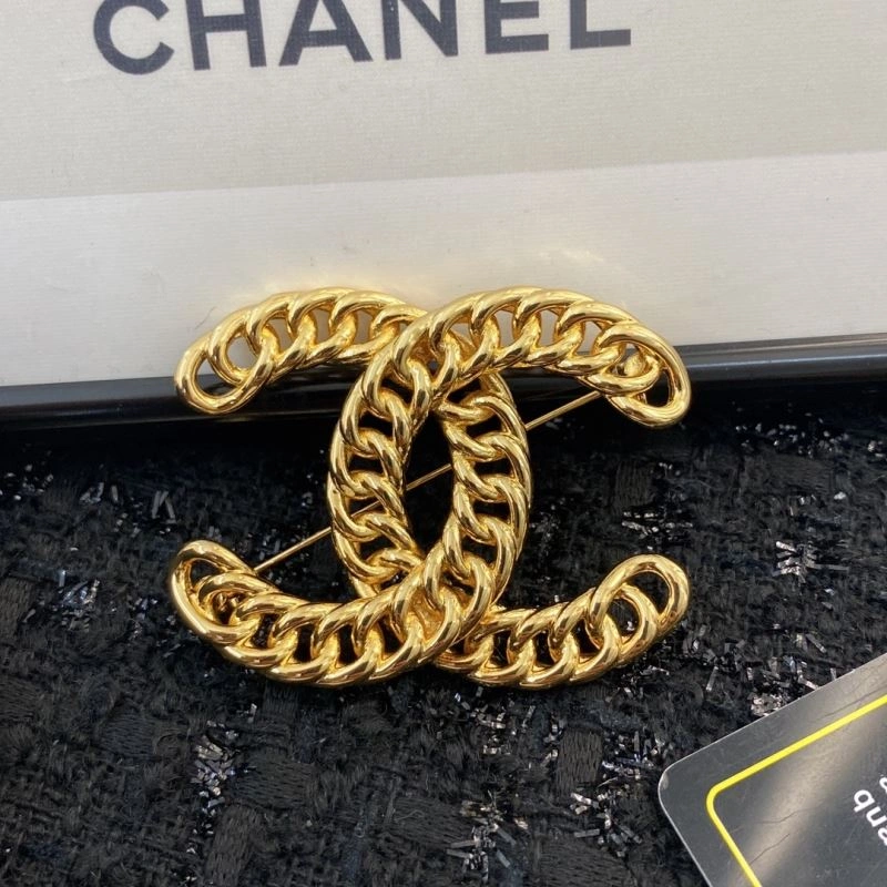 UrbanChic Chanel Brooches 232481