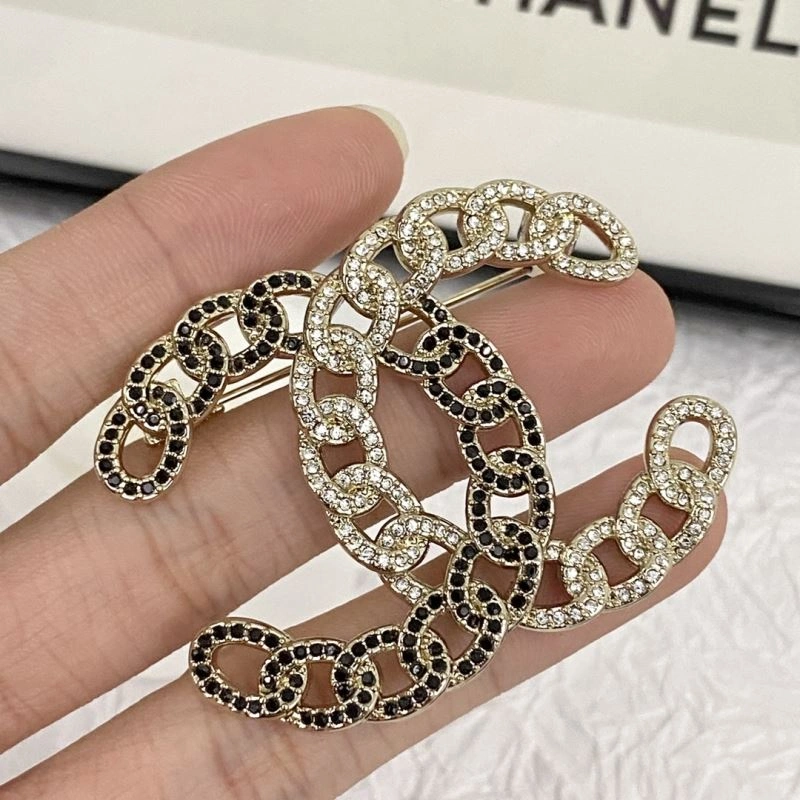 Sleek Chanel Brooches 232363