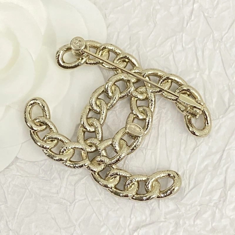 Sleek Chanel Brooches 232363