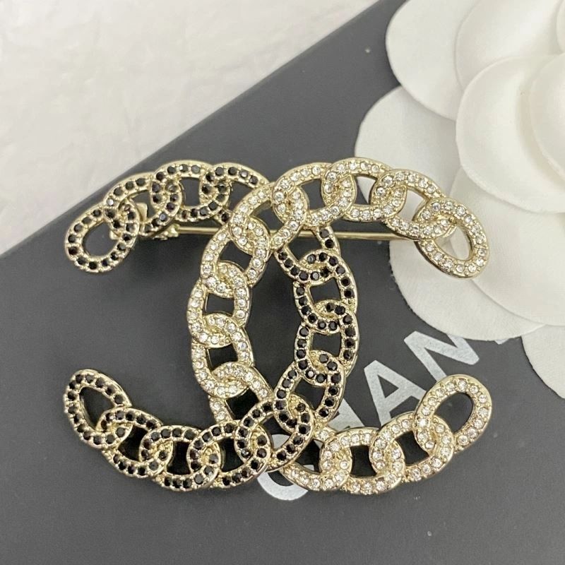 Sleek Chanel Brooches 232363