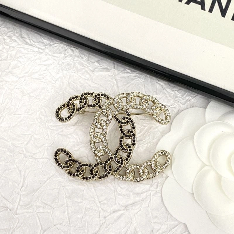 Sleek Chanel Brooches 232363