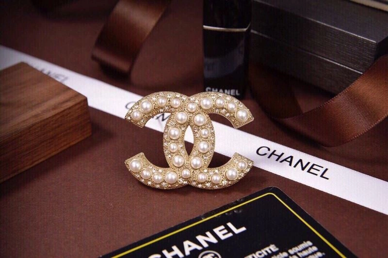 Casual Chanel Brooches 232399