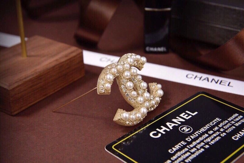 Casual Chanel Brooches 232399