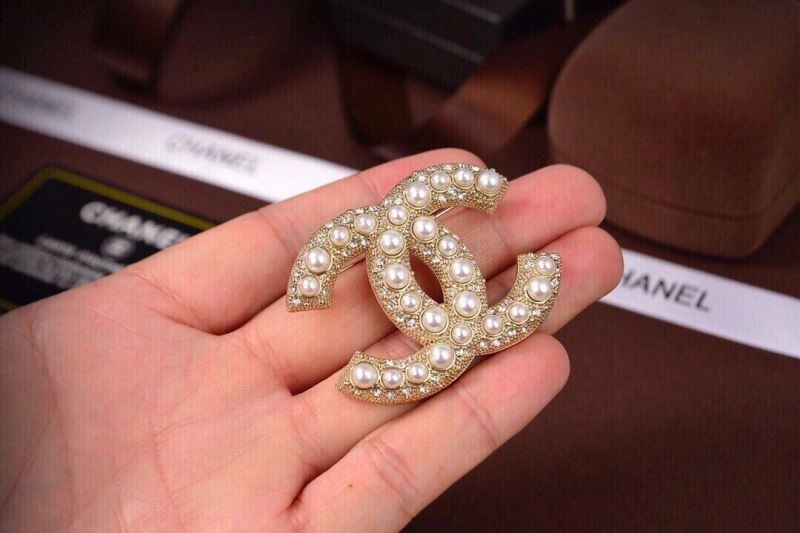 Casual Chanel Brooches 232399