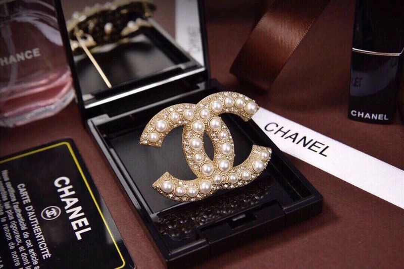 Casual Chanel Brooches 232399