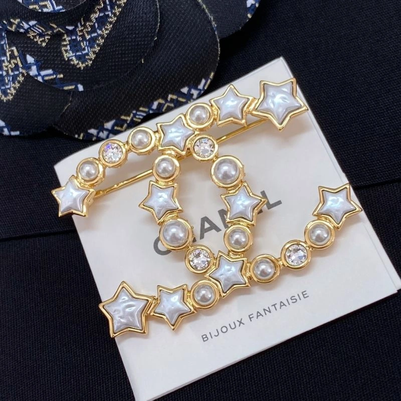 Affordable Chanel Brooches 232375
