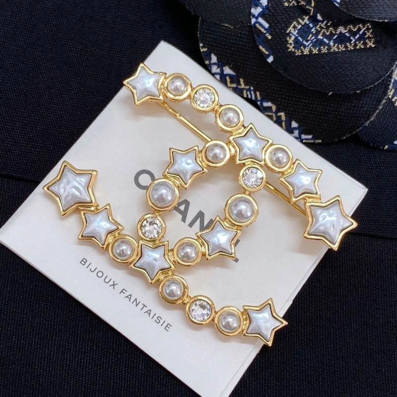 Affordable Chanel Brooches 232375
