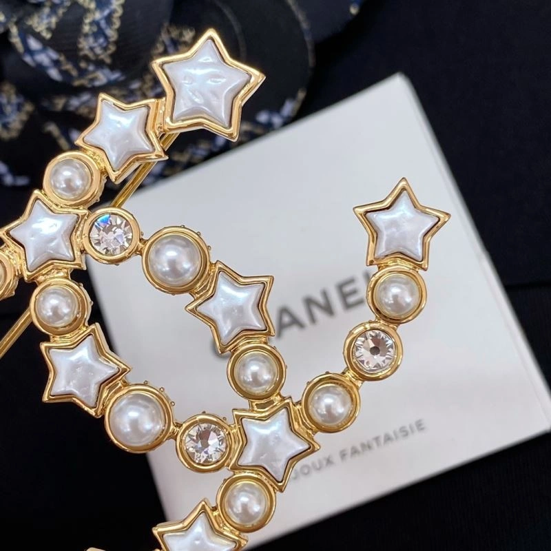 Affordable Chanel Brooches 232375