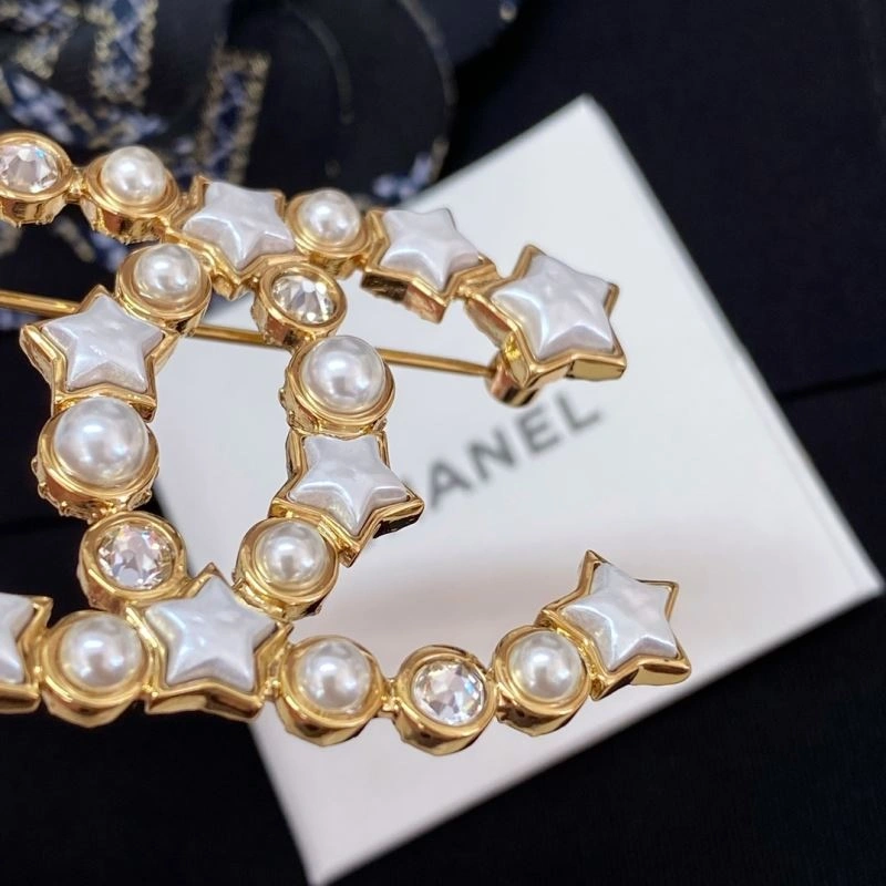 Affordable Chanel Brooches 232375
