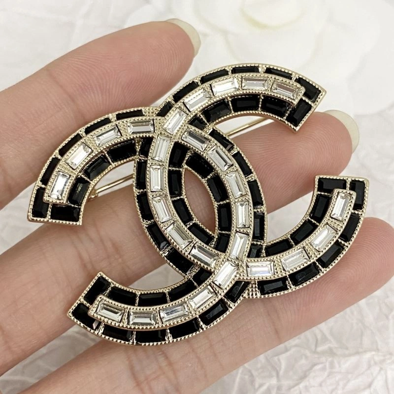 Chanel Brooches Packable 232350