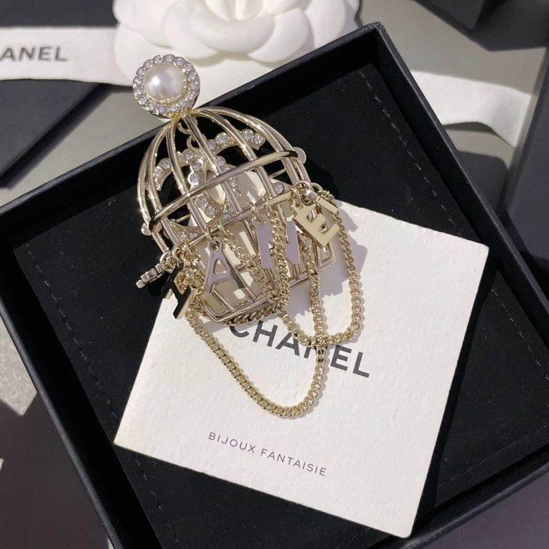 Tailored Chanel Brooches 232379