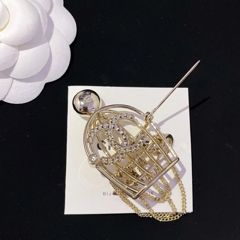 Tailored Chanel Brooches 232379