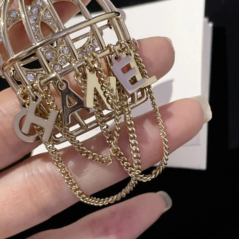 Tailored Chanel Brooches 232379