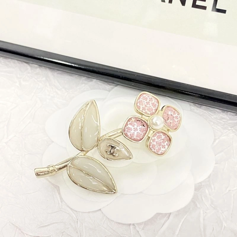GoodFit Chanel Brooches 232347