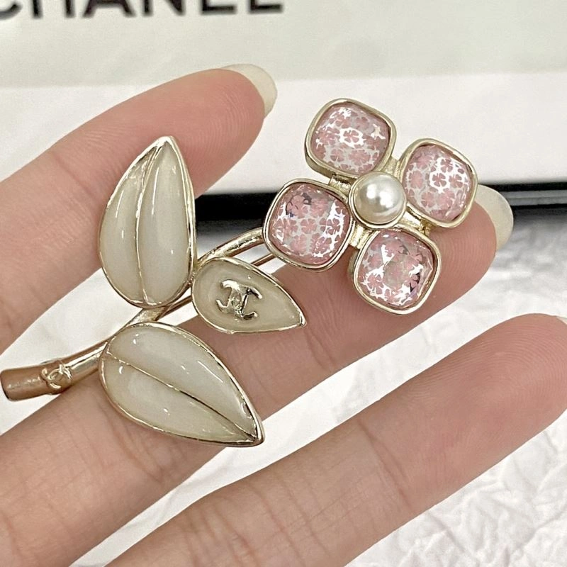 GoodFit Chanel Brooches 232347