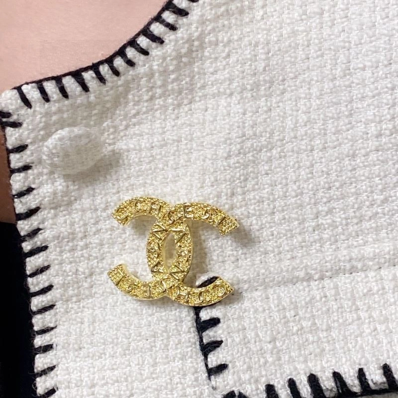 Chanel Brooches EyeCatching 232397