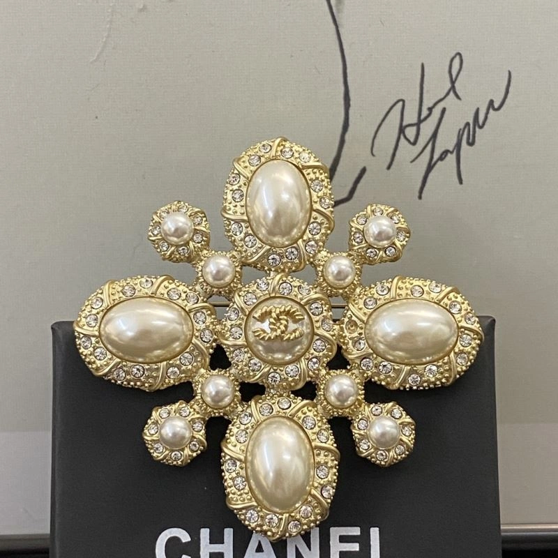 Bold Chanel Brooches 232430