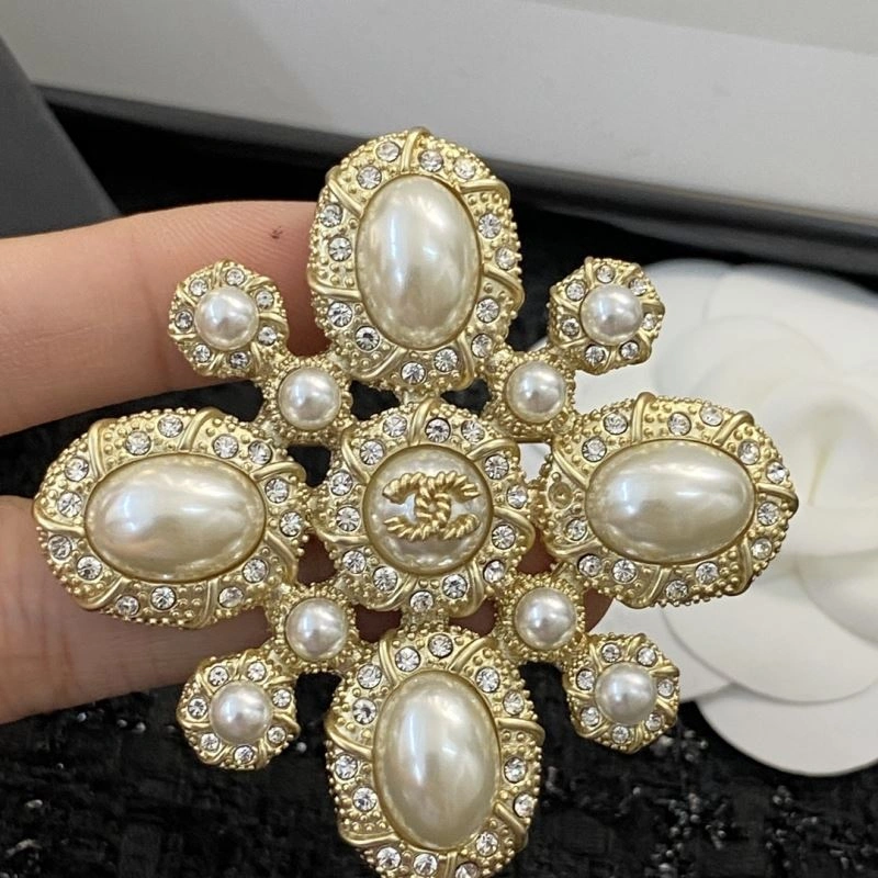 Bold Chanel Brooches 232430
