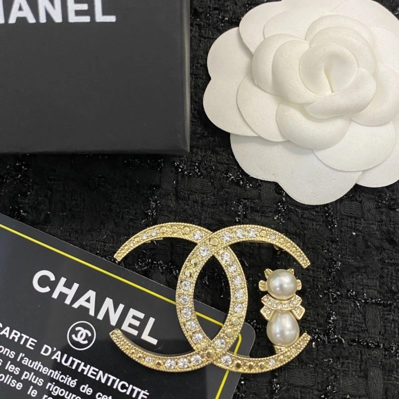 Chanel Brooches EyeCatching 232358