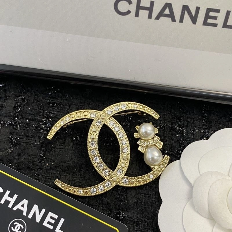 Chanel Brooches EyeCatching 232358