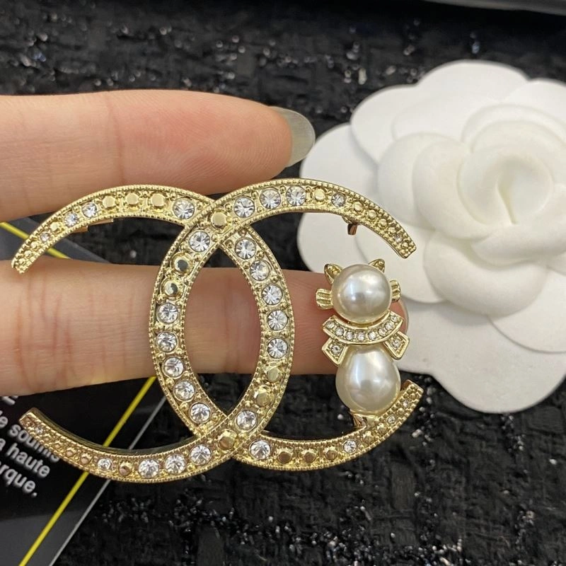Chanel Brooches EyeCatching 232358