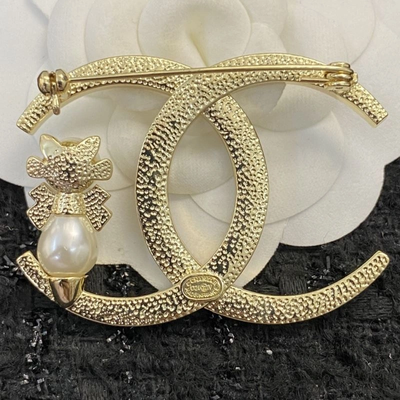 Chanel Brooches EyeCatching 232358