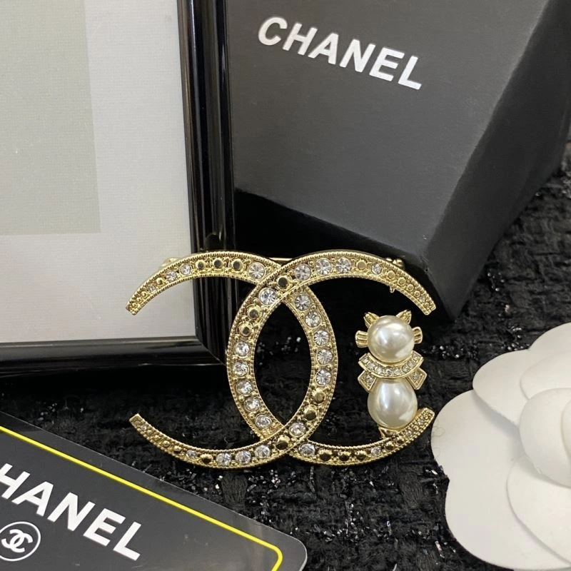 Chanel Brooches EyeCatching 232358