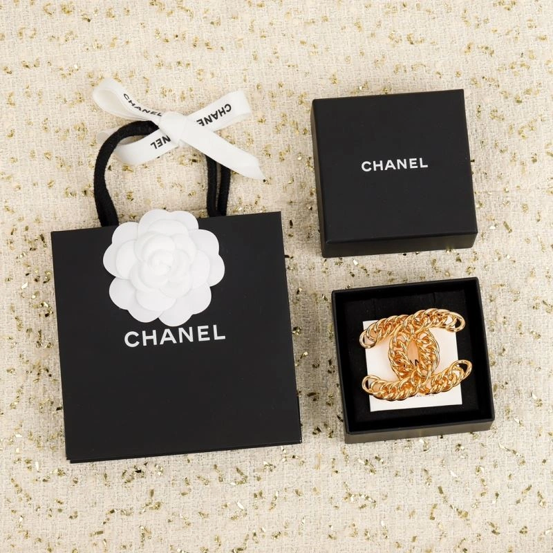 Refined Chanel Brooches 232321