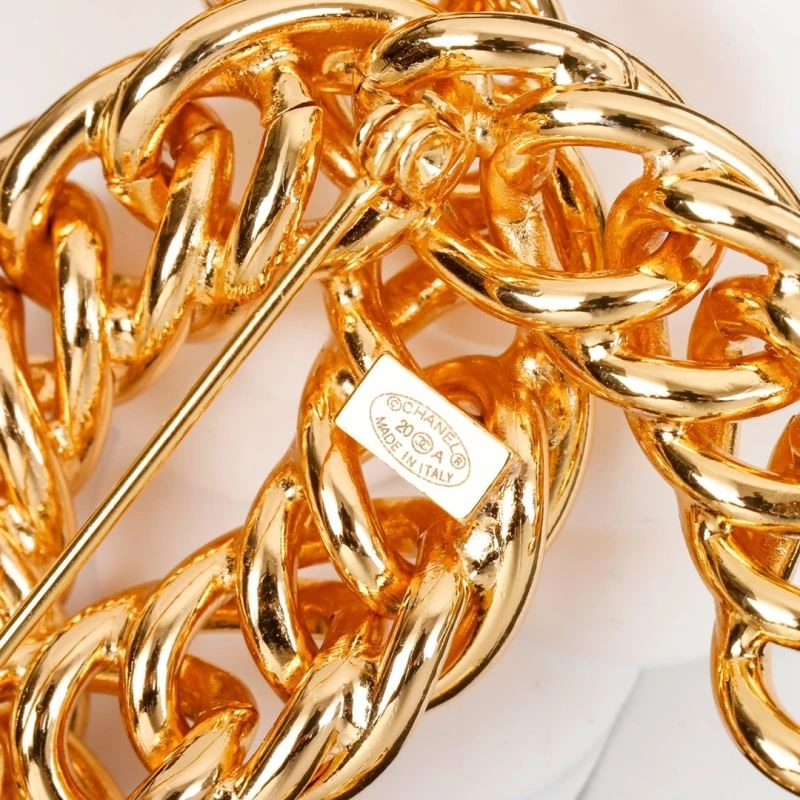 Refined Chanel Brooches 232321